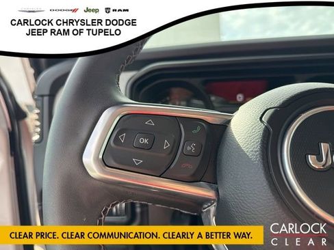 Used 2025 Jeep Wrangler Sahara image 14