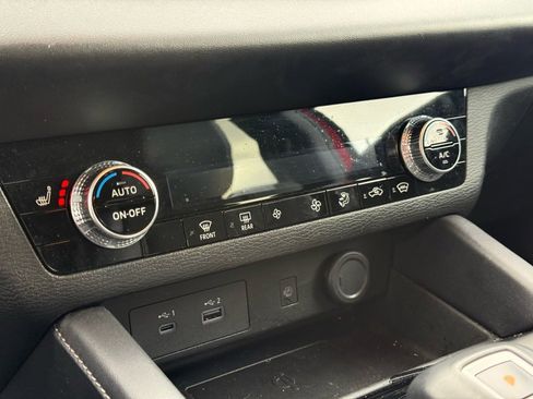 Used 2024 Mitsubishi Outlander SE image 19