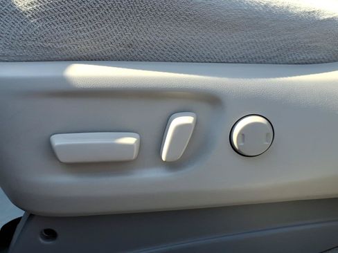 Used 2014 Toyota Sienna LE FWD image 7