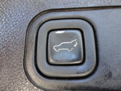 Used 2013 Chevrolet Suburban LTZ image 31