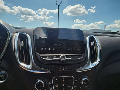Used 2024 Chevrolet Equinox LT FWD image 14