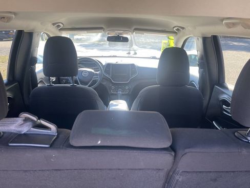 Used 2019 Jeep Cherokee Latitude w/ Popular Appearance Group image 12