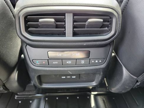 Used 2024 Honda Pilot Touring image 14