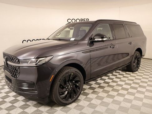 New 2025 Lincoln Navigator L Reserve w/ Jet Appearance Package AWD/4WD image 10