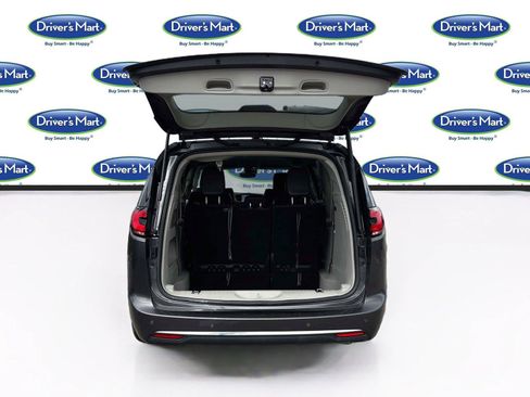 Used 2023 Chrysler Pacifica Touring-L FWD image 25