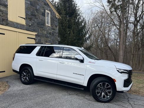Used 2023 Chevrolet Suburban Z71 w/ Luxury Package image 1