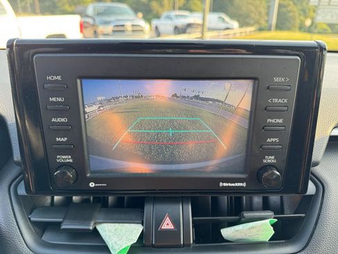 Used 2020 Toyota RAV4 LE FWD image 30
