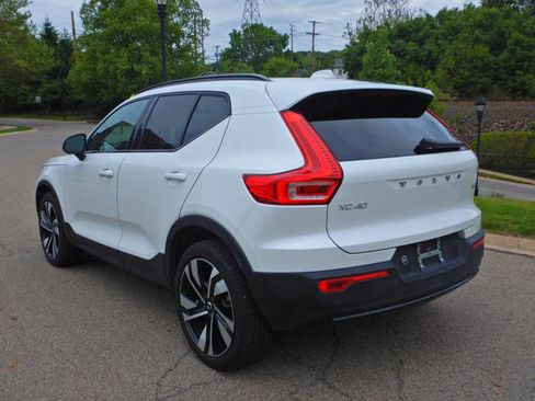 Used 2025 Volvo XC40 B5 Plus AWD/4WD image 6