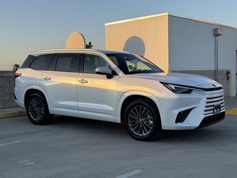 New 2026 Lexus TX 350 FWD image 2