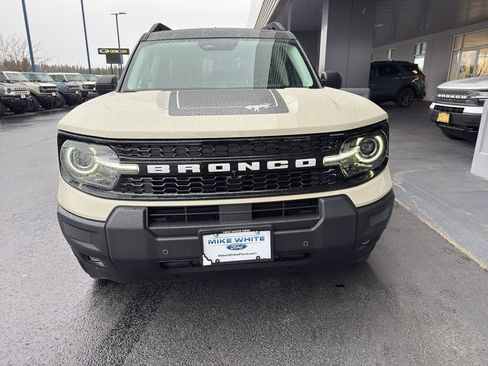 Used 2025 Ford Bronco Sport Outer Banks w/ Outer Banks Tech Package+ image 2