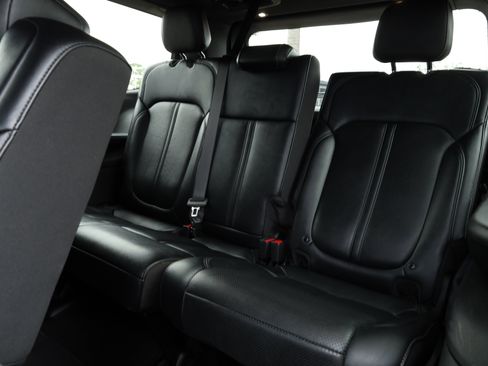 Used 2024 Jeep Wagoneer Series II w/ Flexible Seating Group image 15