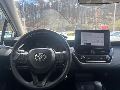 Used 2025 Toyota Corolla LE image 33