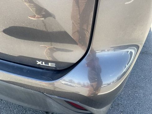 Used 2020 Toyota Highlander XLE image 5