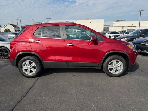 Used 2018 Chevrolet Trax LT w/ Sun & Sound Package AWD/4WD image 11