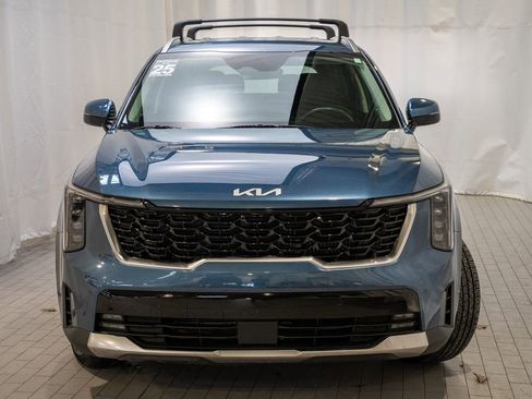 Certified 2025 Kia Sorento EX image 3