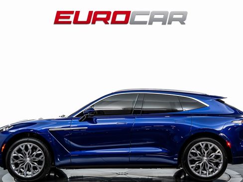 Used 2022 Aston Martin DBX image 2