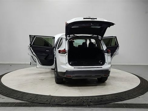 Used 2025 Nissan Rogue SL w/ SL Premium Package image 14