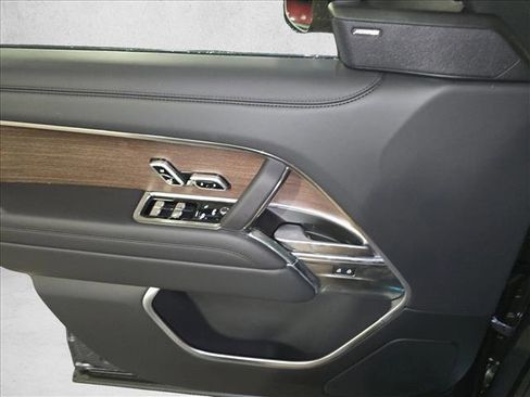 New 2026 Land Rover Range Rover SE image 27