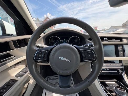 Used 2016 Jaguar XF Prestige AWD/4WD image 21