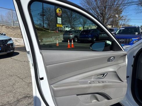 Used 2022 Hyundai Elantra SEL w/ Convenience Package image 37