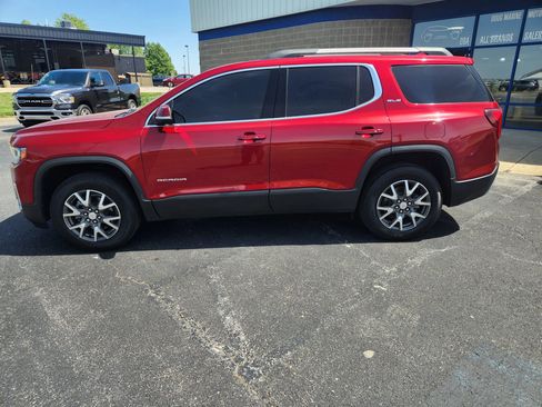 Used 2022 GMC Acadia SLE w/ Driver Convenience Package FWD image 2