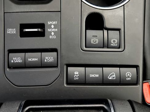 Used 2021 Toyota Highlander XLE AWD/4WD image 36