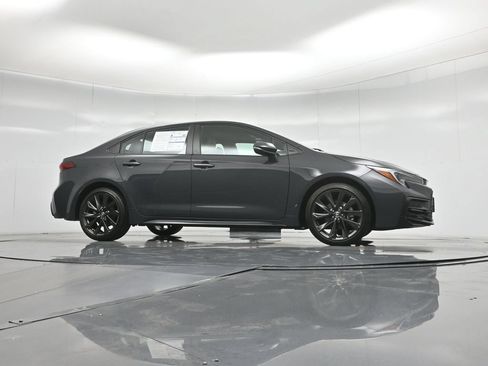 Used 2024 Toyota Corolla XSE FWD image 4