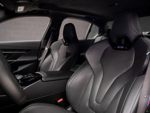 Used 2025 BMW M5 w/ Carbon Package image 66