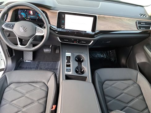 New 2026 Volkswagen Atlas SE image 9