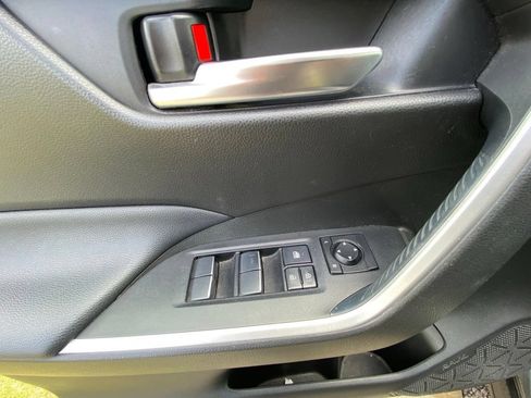 Used 2021 Toyota RAV4 XLE Premium FWD image 11