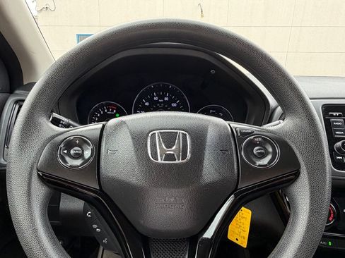Used 2019 Honda HR-V LX image 6