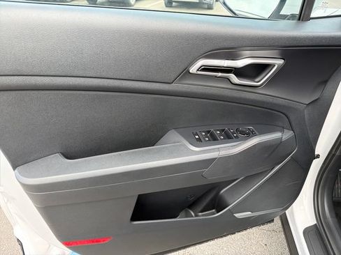 New 2026 Kia Sportage LX w/ LX Convenience Package FWD image 16