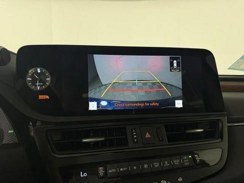Used 2025 Lexus ES 300h w/ Premium Package FWD image 27