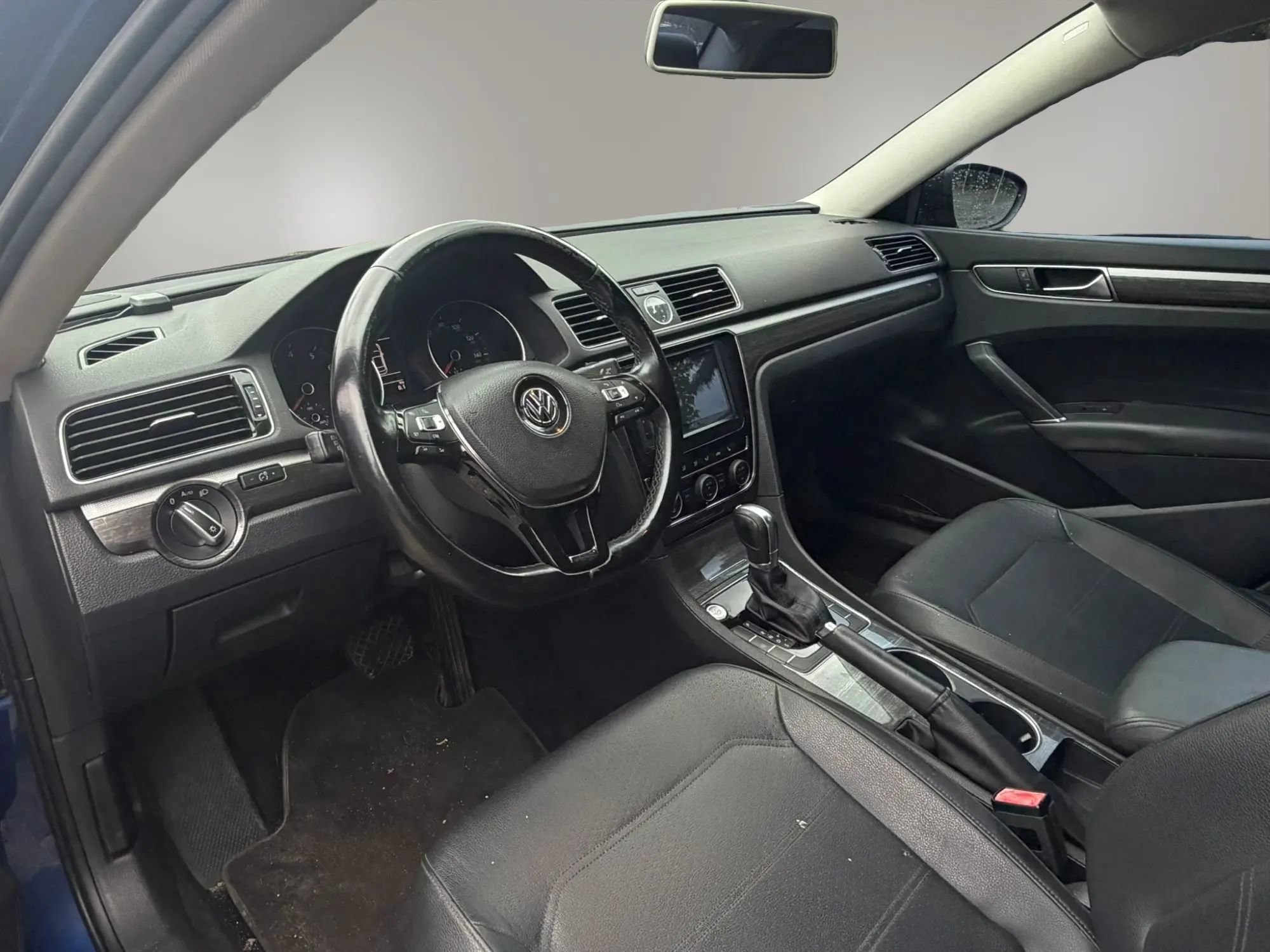 Used 2017 Volkswagen Passat 1.8T SE FWD image 6