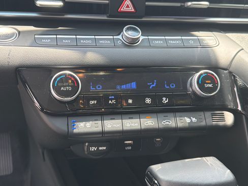 Used 2025 Hyundai Elantra Limited w/ Cargo Package FWD image 31