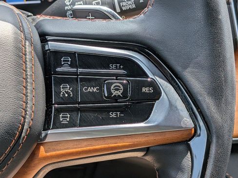 Used 2023 Jeep Grand Cherokee L Summit AWD/4WD image 21
