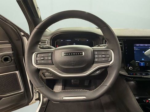 Used 2024 Jeep Wagoneer Series III AWD/4WD image 12