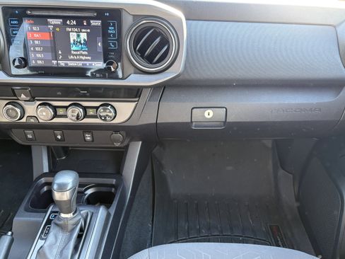 Used 2017 Toyota Tacoma TRD Sport w/ Tow Package (A/T) image 14