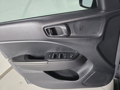 Used 2024 Hyundai Venue Limited image 35