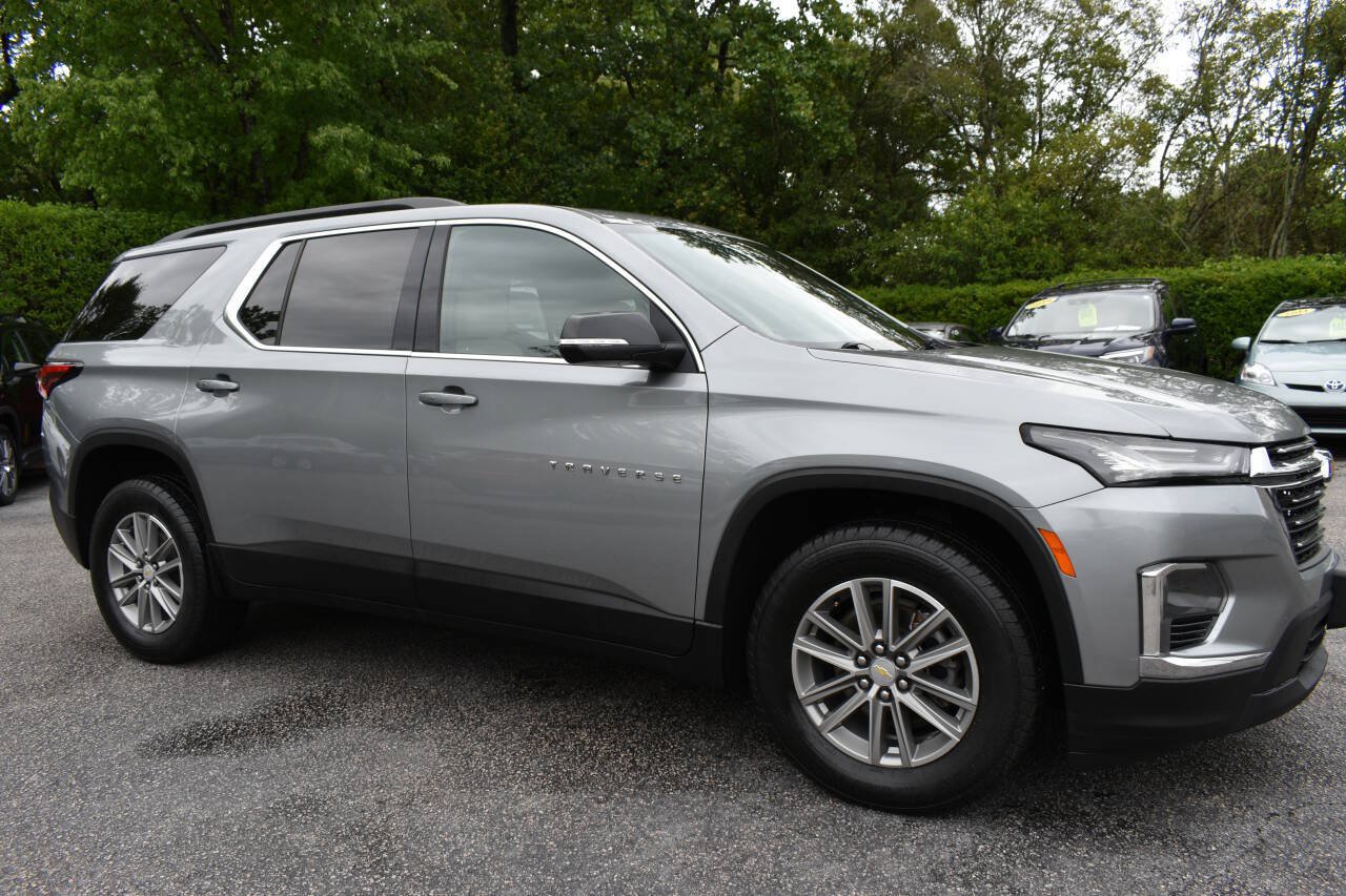 Used 2023 Chevrolet Traverse LT w/ LPO, Cargo Package AWD/4WD image 31