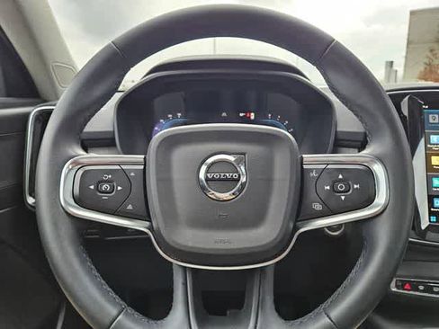 Used 2023 Volvo XC40 B5 Plus image 25