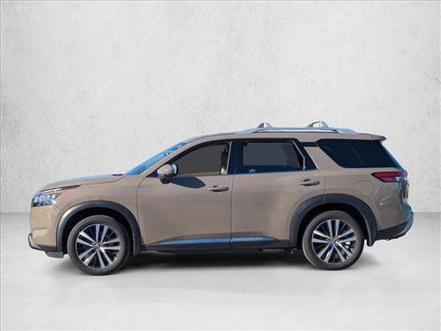 Used 2024 Nissan Pathfinder Platinum image 8