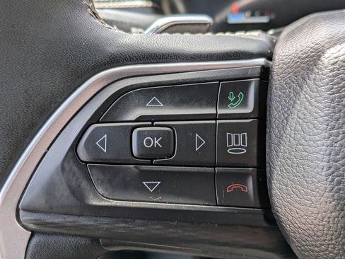 Used 2024 Jeep Grand Cherokee Altitude RWD image 19