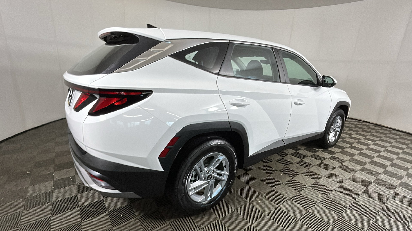 Used 2026 Hyundai Tucson SE FWD image 3