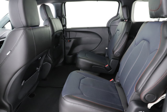 New 2027 Chrysler Pacifica Select FWD image 27