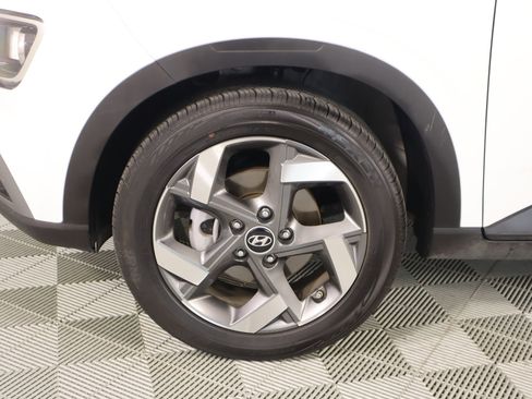 Used 2025 Hyundai Venue SEL image 17