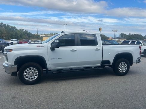 Used 2022 Chevrolet Silverado 2500 LT w/ Convenience Package image 4