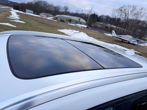 Used 2011 BMW X3 xDrive28i image 5