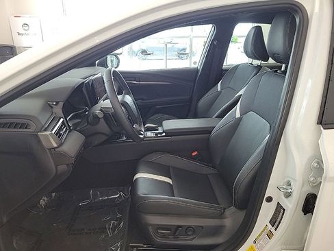Used 2025 Toyota Camry SE FWD image 8