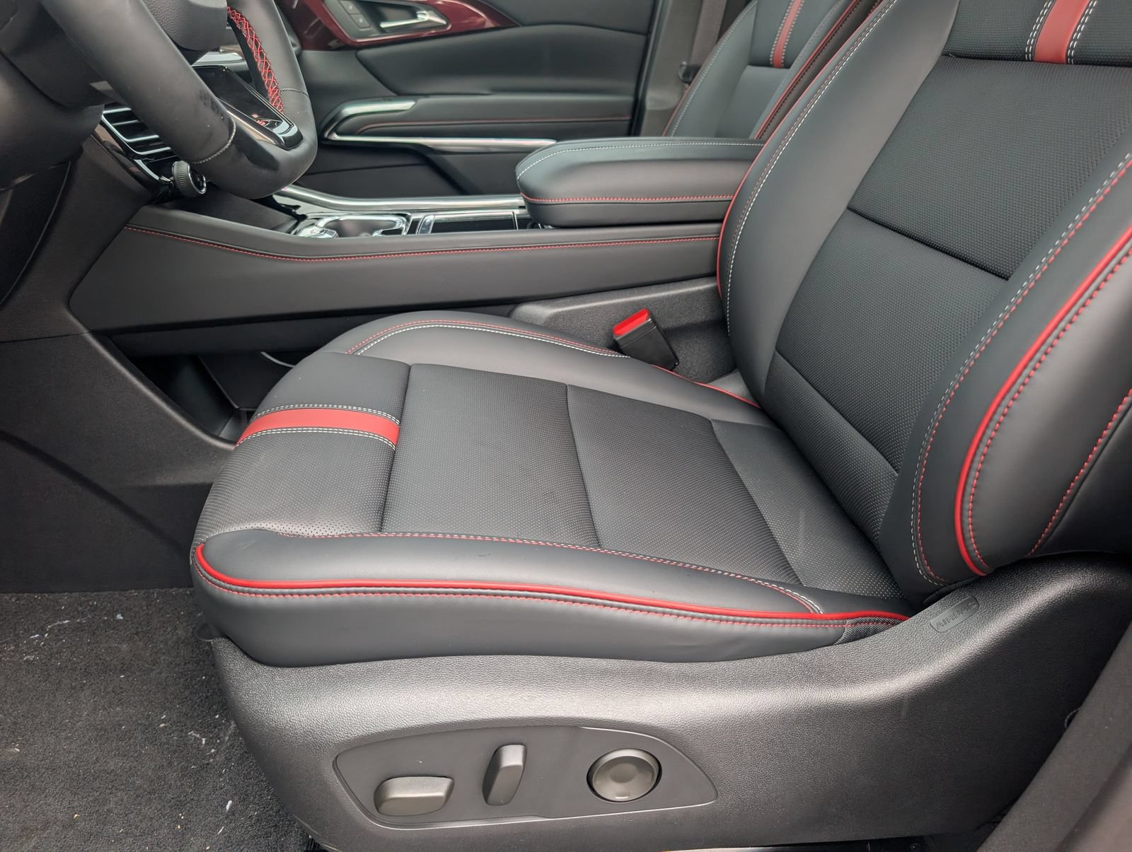 New 2027 Chevrolet Traverse RS w/ LPO, Assistance Package FWD image 7